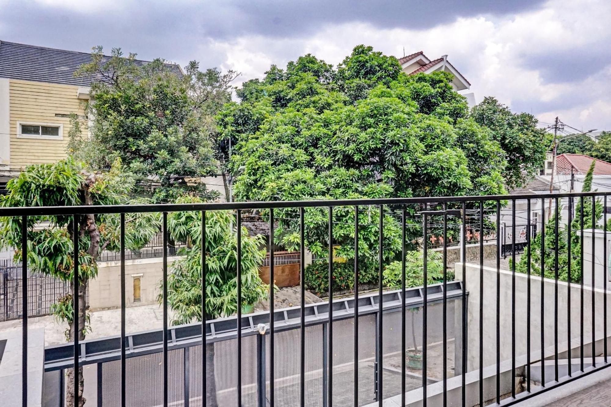 Super Oyo Capital O 90635 Tango Juliet Residence Jakarta Luaran gambar